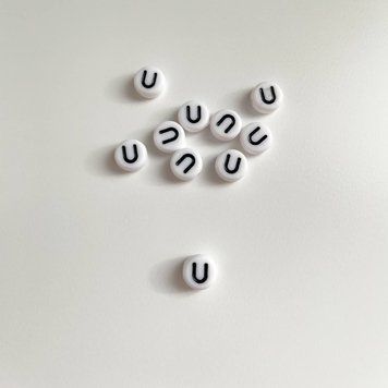 Бусина "Литера U" (англ.) ltr-bw-U-eng фото
