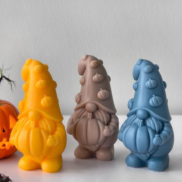Силіконова форма для свічки "Гном з гарбузом" mold-gnome-pumpkin фото