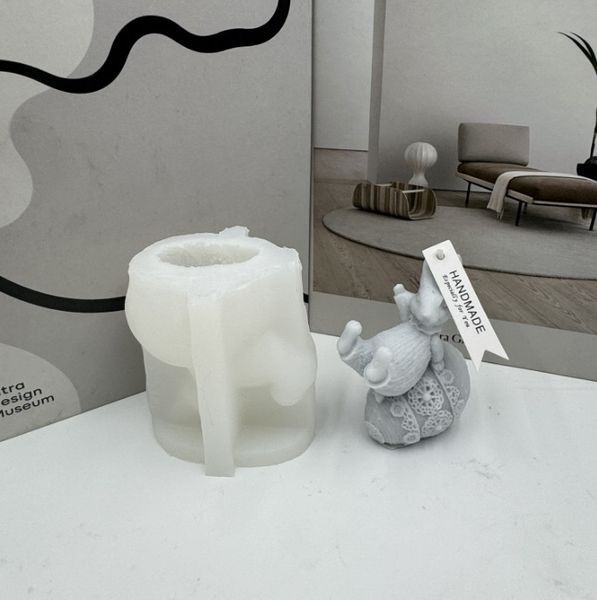 Силиконовая форма для свечей и мыла "Кролик с писанкой" mold-rabbit-easteregg-1 фото
